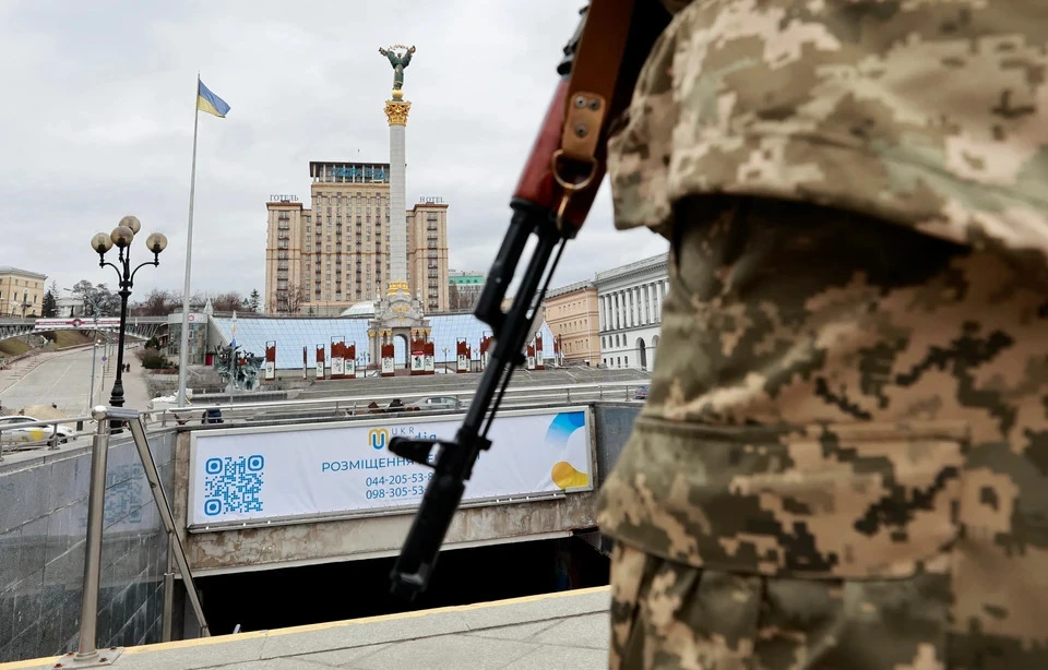 В Киеве несовершеннолетние включили на улице гимн России