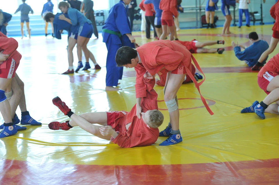 Три самбиста из Новосибирска взяли медали Молодежного первенства мира