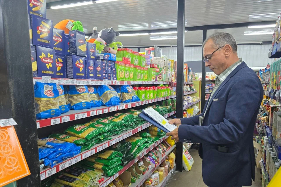 Справиться со спекулятивными накрутками помогают рейды по магазинам Фото: минпромторг ХО