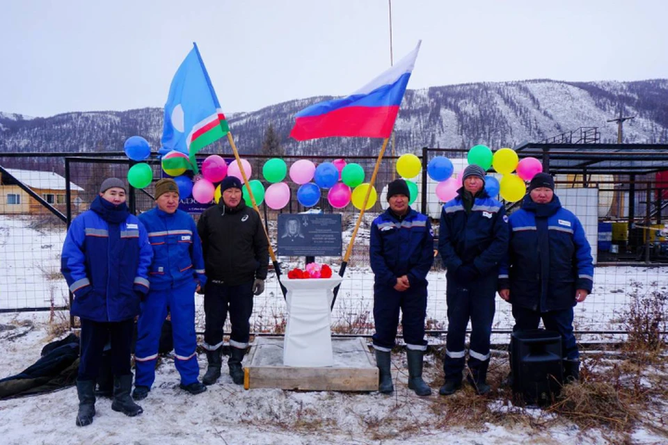 Жена Василия Надежда Алаганчакова поблагодарила энергетиков за увековечивание памяти супруга. Фото: «Якутскэнерго»