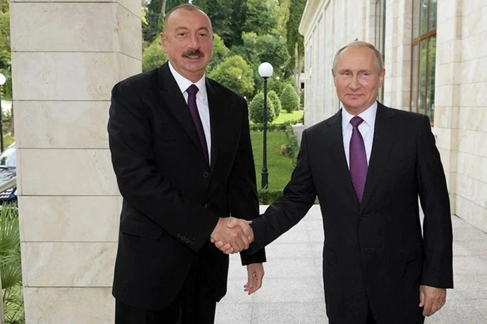 Путин и Алиев обнялись на неформальной встрече руководителей стран СНГ