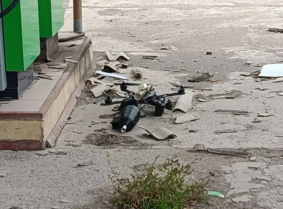 Дрон нашли днем на улице. ФОТО: Владимир Оганесов.