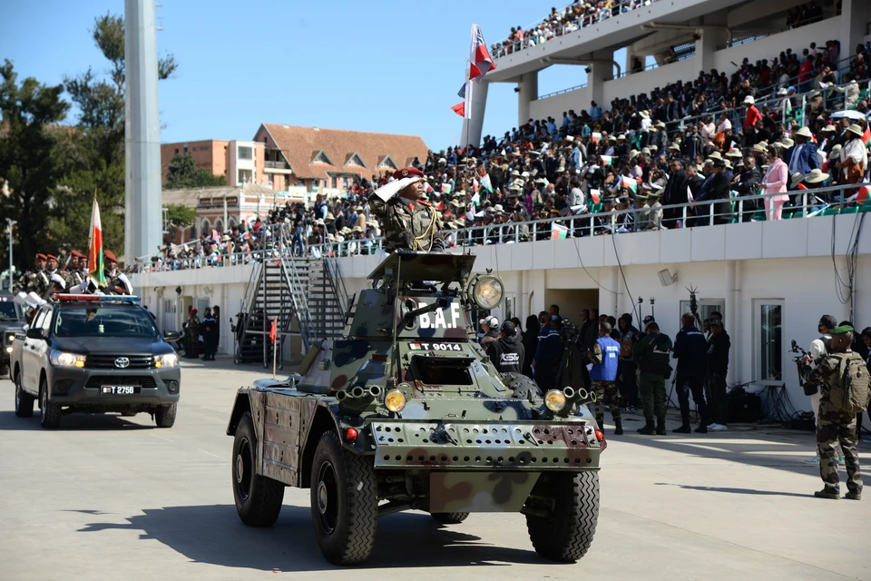 Мадагаскарские бойцы распустили практически все госинституты в стране