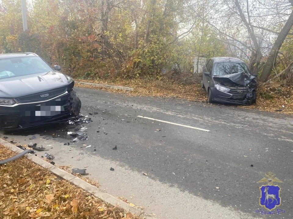В ДТП пострадал водитель водитель отечественной легковушки.