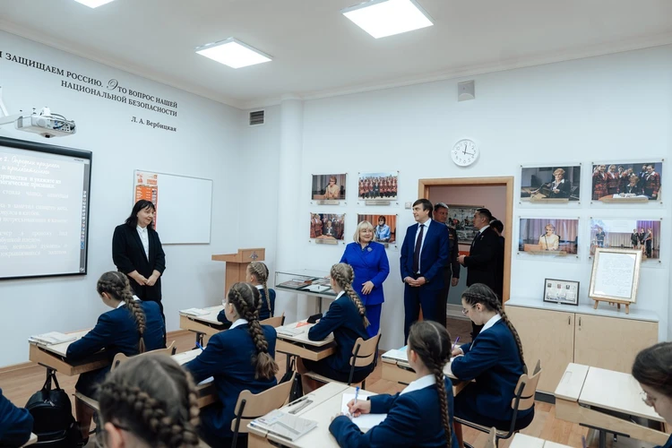 Сергей Кравцов наградил преподавателей Пансиона воспитанниц МО РФ