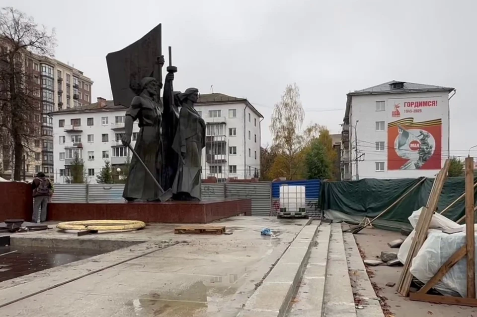 Ремонт памятника на Площади Победы во Владимире затянулся из-за скрытых проблем