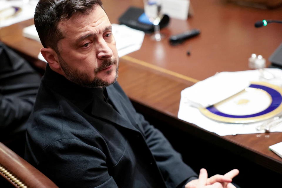 Зеленский перешел к рассказу, в каких сложных условиях ему пришлось вести переговоры в Вашингтоне