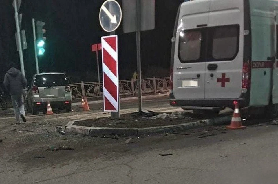 В Саянске минивэн столкнулся с машиной скорой помощи