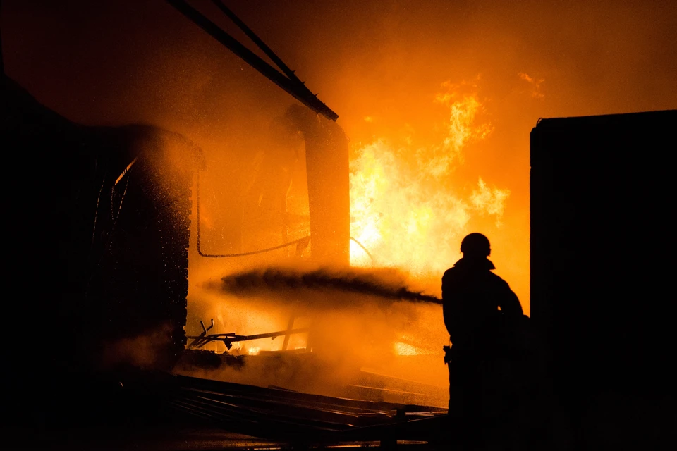 В Венгрии вспыхнул пожар на НПЗ, прогремела серия взрывов