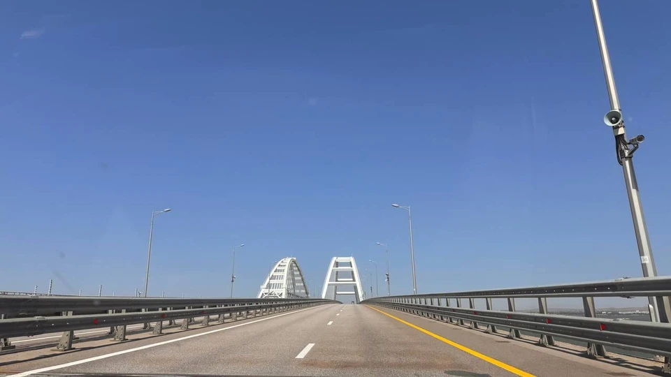 В очереди перед Крымским мостом с обеих сторон стоят 185 автомобилей