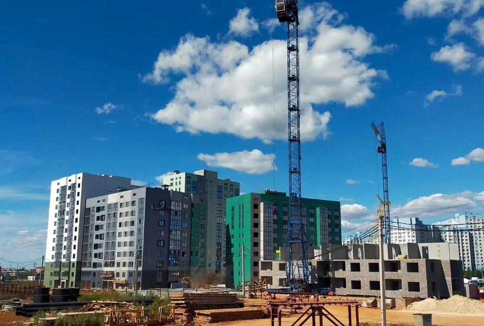 В секторе многоквартирного жилья сдали 198,3 тысячи квадратных метров, что практически соответствует уровню 2024 года