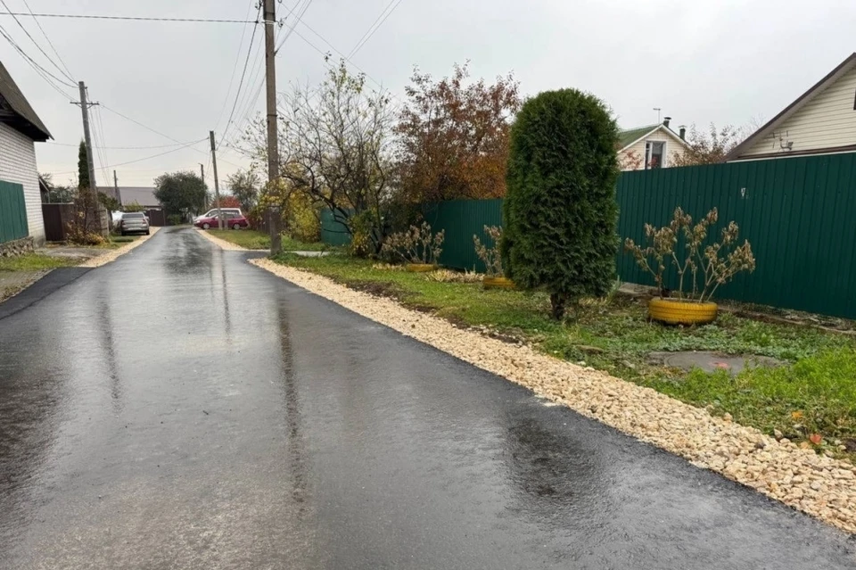 Асфальтовую дорогу проложили власти на улице Карьерной. Фото: администрация Рязани.