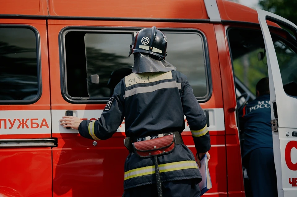 В комнате загорелся диван