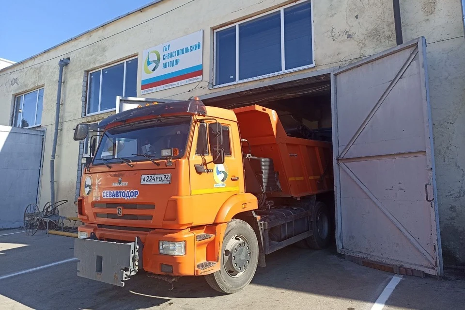 Автопарк "Севавтодора" постоянно пополняется.