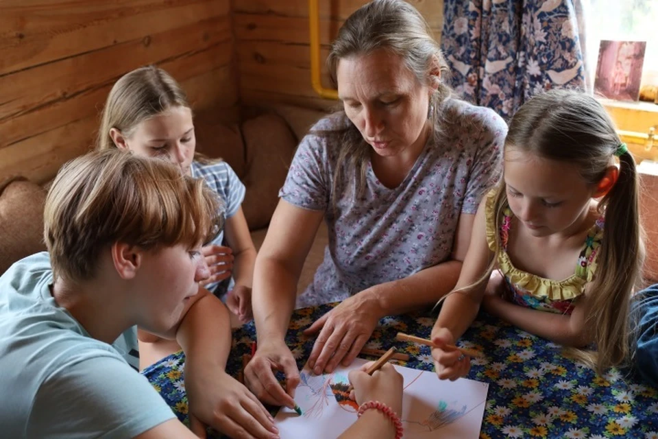 Для получения выплаты необходимо подать заявление в письменной форме с согласием всех совершеннолетних членов семьи и пакет документов.