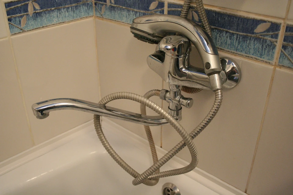 На время работ холодной воды нет в нескольких домах