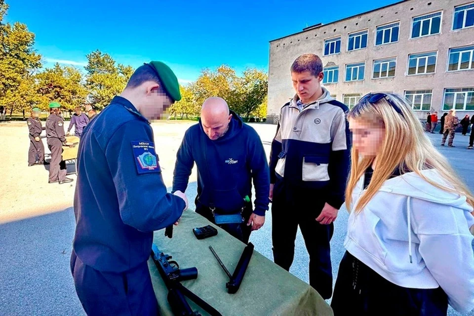 Ученики Сивашской школы прошли сборы в Крыму. Фото: управление Росгвардии по ХО