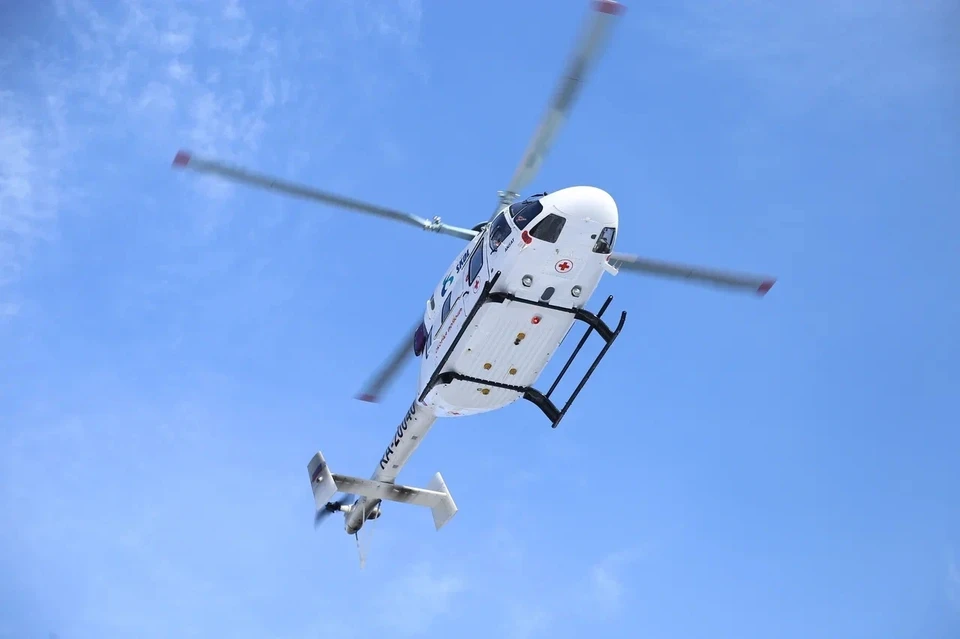 Ребенок легко перенес полет на вертолете и сейчас находится под наблюдением специалистов РДКБ. Фото: Дмитрий Селезнев