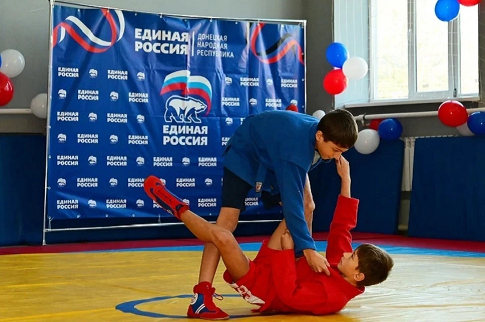 В Комсомольском состоялся региональный этап всероссийских соревнований по самбо. Фото: ЕР ДНР