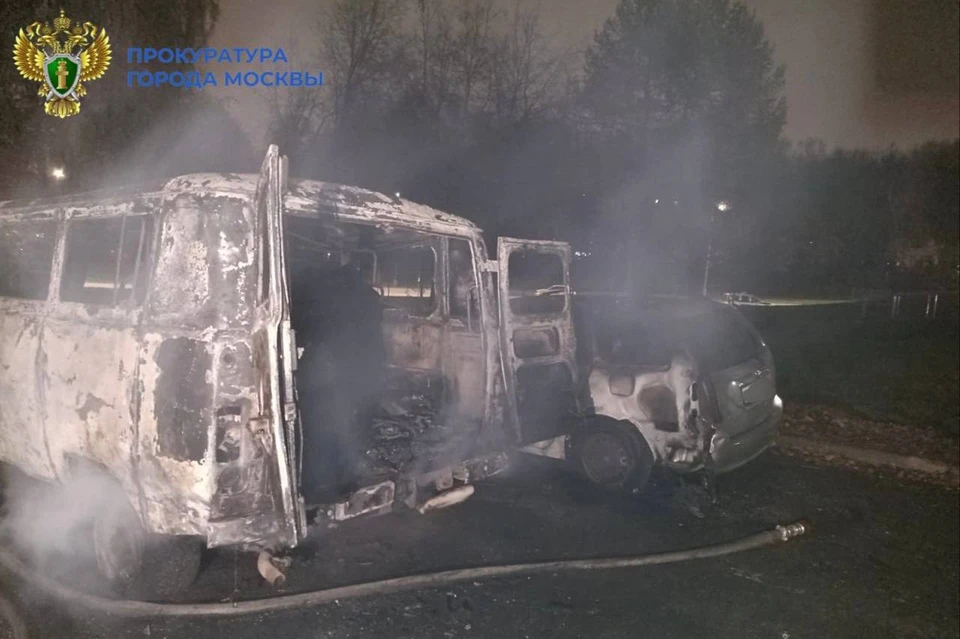 Два человека погибли из-за возгорания автомобилей на юго-западе Москвы