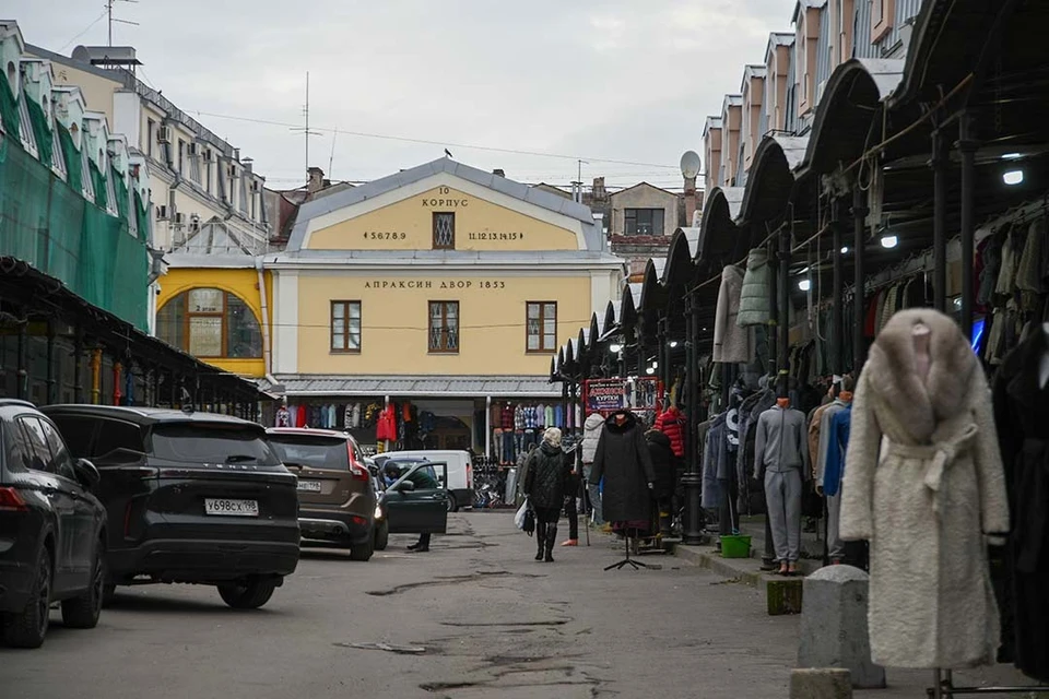 Там полностью ликвидировали уличную торговлю.