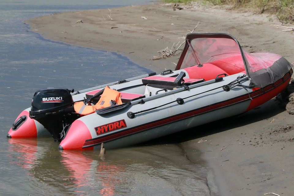 Спасатели напоминают, что ледяная вода несёт больше рисков, чем тёплая летняя