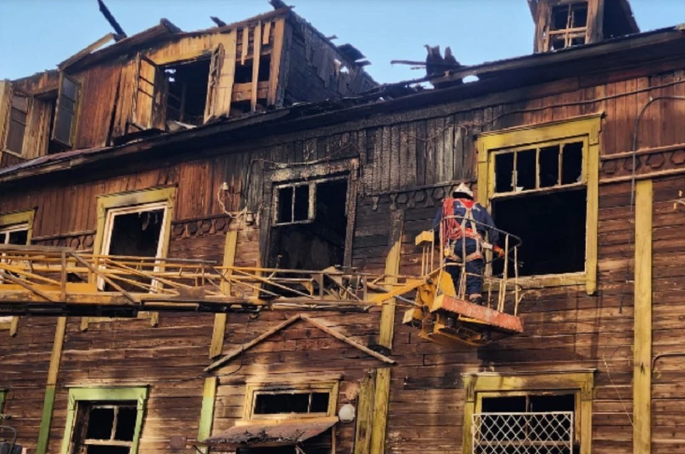 Спасатели завершили операцию по помощи новосибирцам после пожара. Фото: Спасатели МАСС