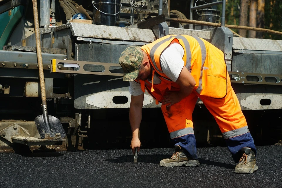 В Кировском районе Новосибирска асфальтируют проезды.