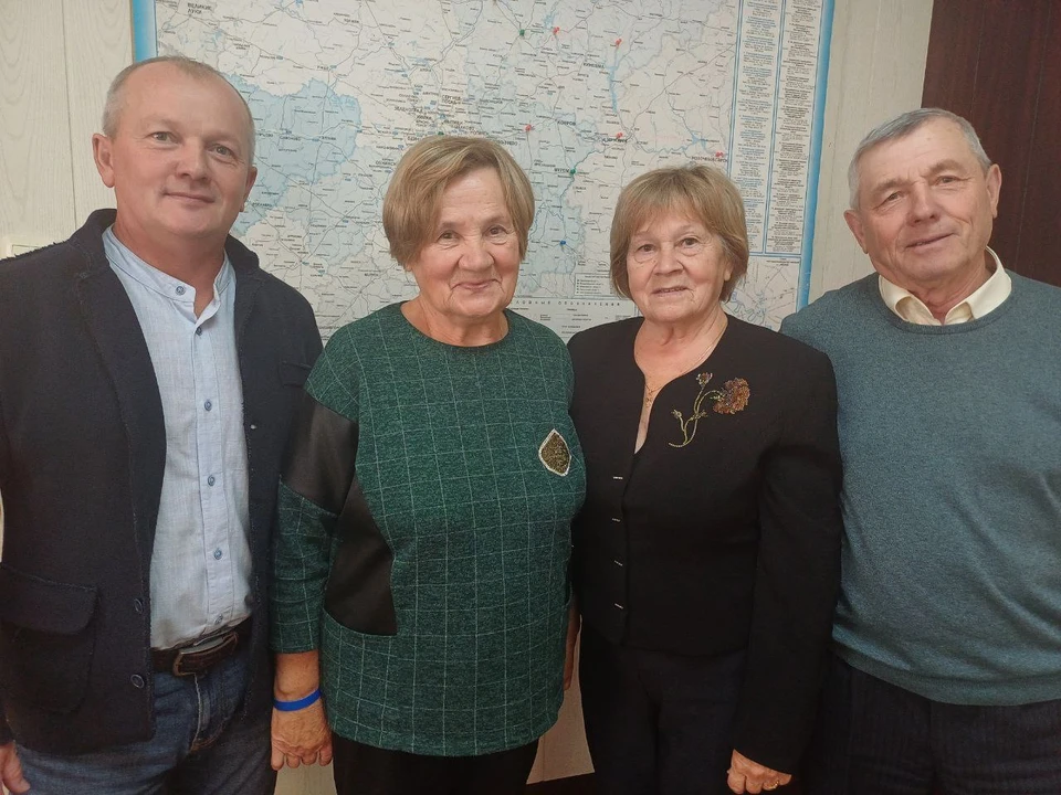На фото Павел Резников, Елена Полякова, Зинаида и Александр Резниковы. Фото Минтранса Владимирской области.