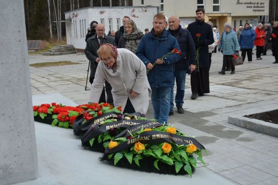 Торжественно-траурная церемония прошла на мемориальном комплексе на 12 километре Московского тракта. Фото: департамент информационной политики Свердловской области