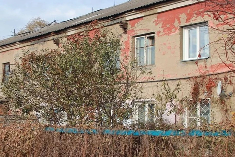 Жители дома жалуются на его состояние. Фото: Сергей Кулыгин/"Бийский рабочий"