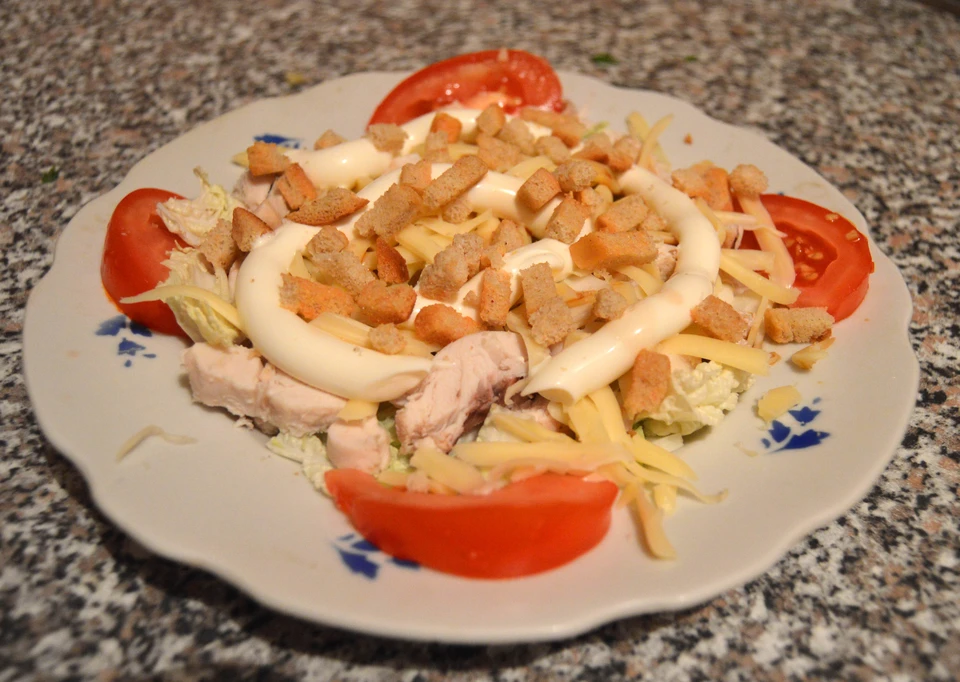 В салате тульского мясокомбината обнаружены кишечные бактерии.