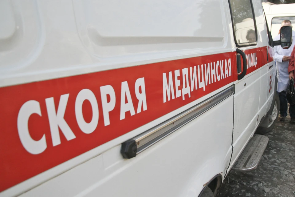 При первых признаках инсульта нужно срочно вызывать скорую помощь