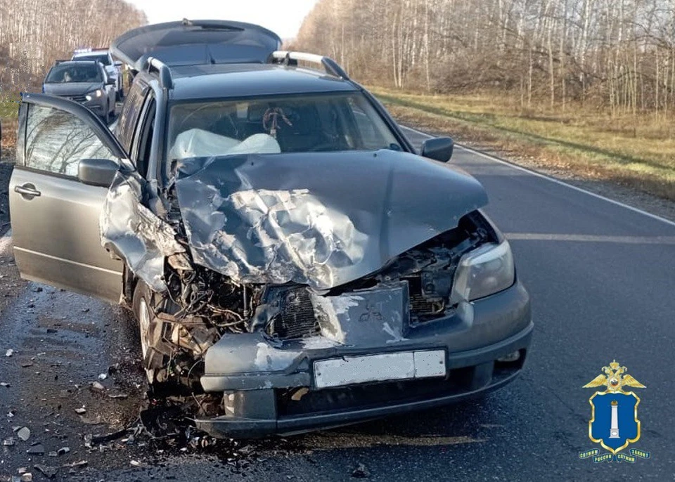 На трассе в Карсунском районе столкнулись Рено Логан и Мицубиси Аутлендер. Фото: Госавтоинспекция УО