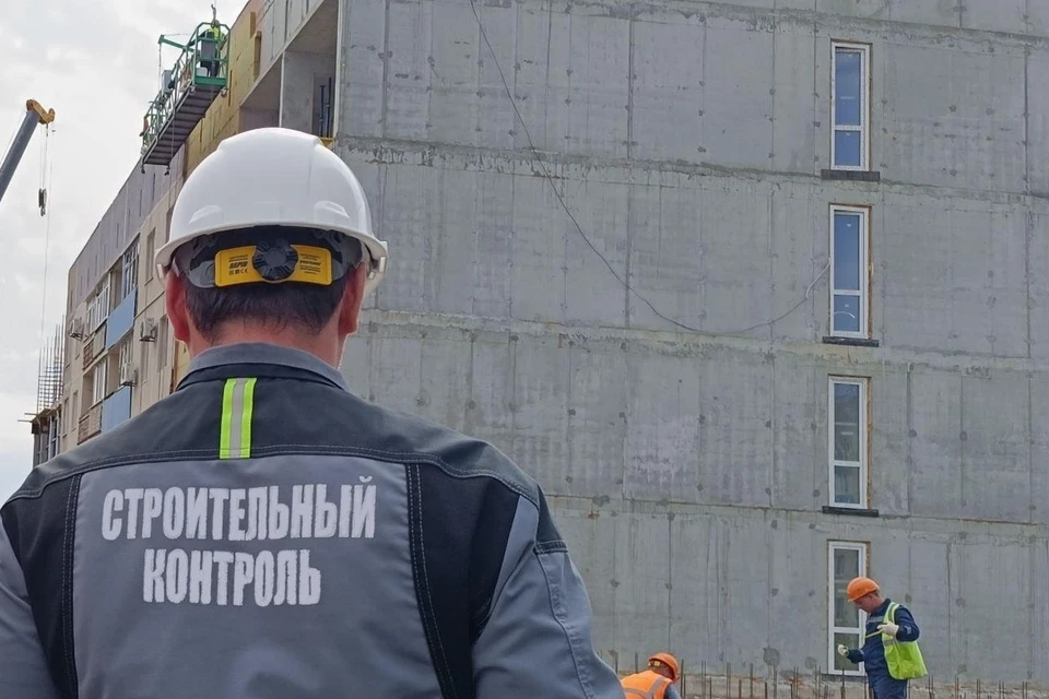 В ходе инспекций специалисты тщательно следят за качеством ремонтных работ. Фото: Администрация Мариуполя