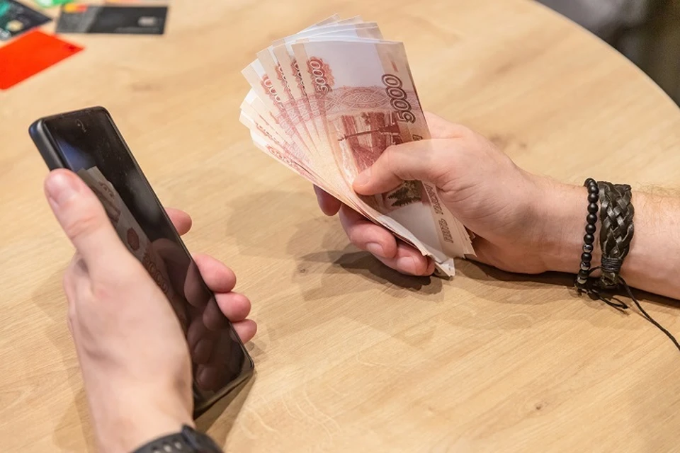 Семеро жителей Комсомольска лишились почти пяти миллионов рублей из-за аферистов