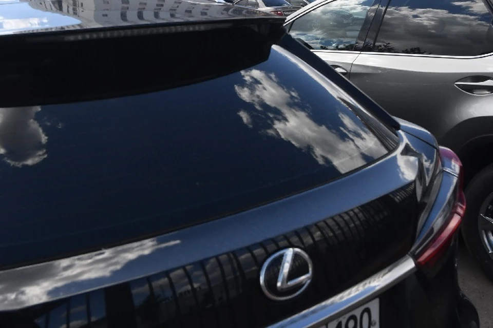 Нетрезвый угонщик бросил чужой «Лексус» у ночного клуба в Магадане