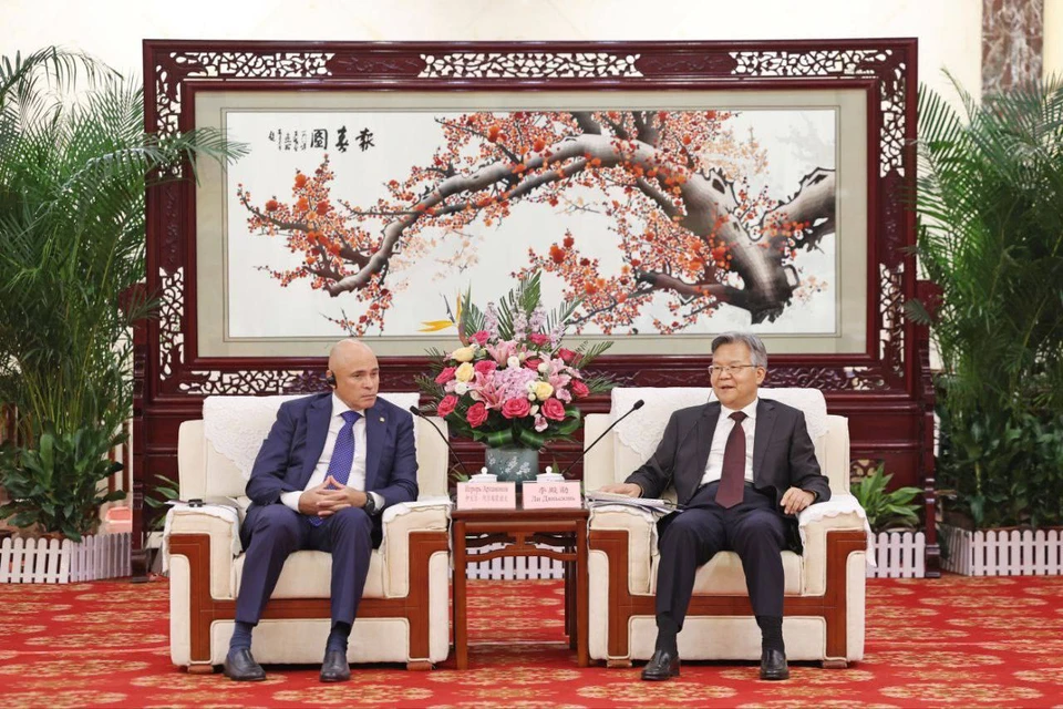 Губернатор Игорь Артамонов возглавил делегацию Липецкой области в ходе деловой миссии в КНР. Фото: пресс-служба Липецкой области.