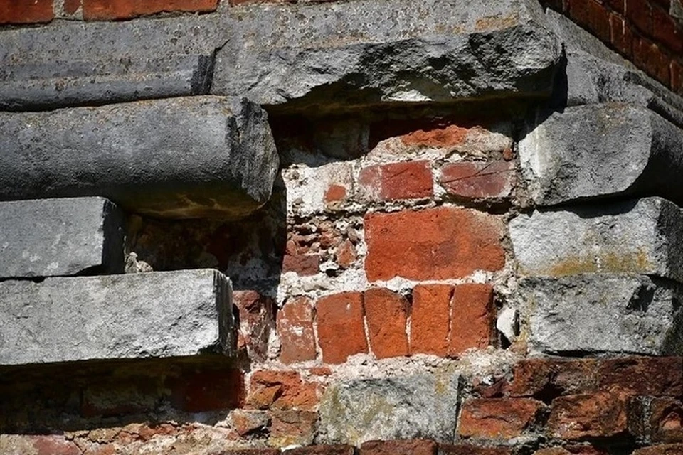 Речь идет о трехэтажном доме на улице Чехова