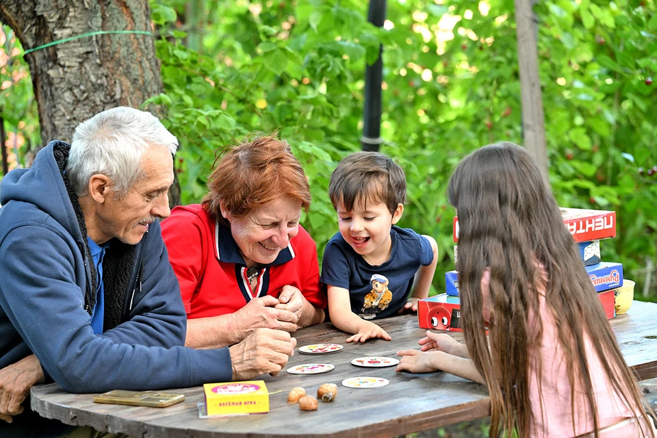 28 октября в России отмечается добрый семейный праздник – День бабушек и дедушек.