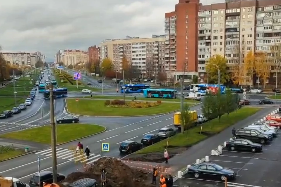 Женщину увезли в больницу. Фото: vk.com/spb_today