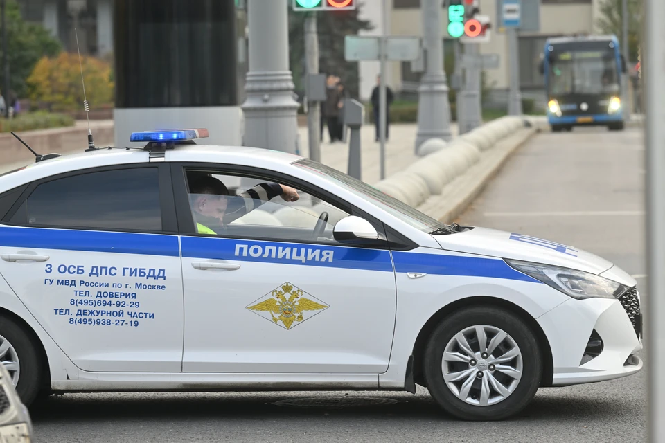 Группу подростков задержали на Сенной площади Петербурга за уличный концерт