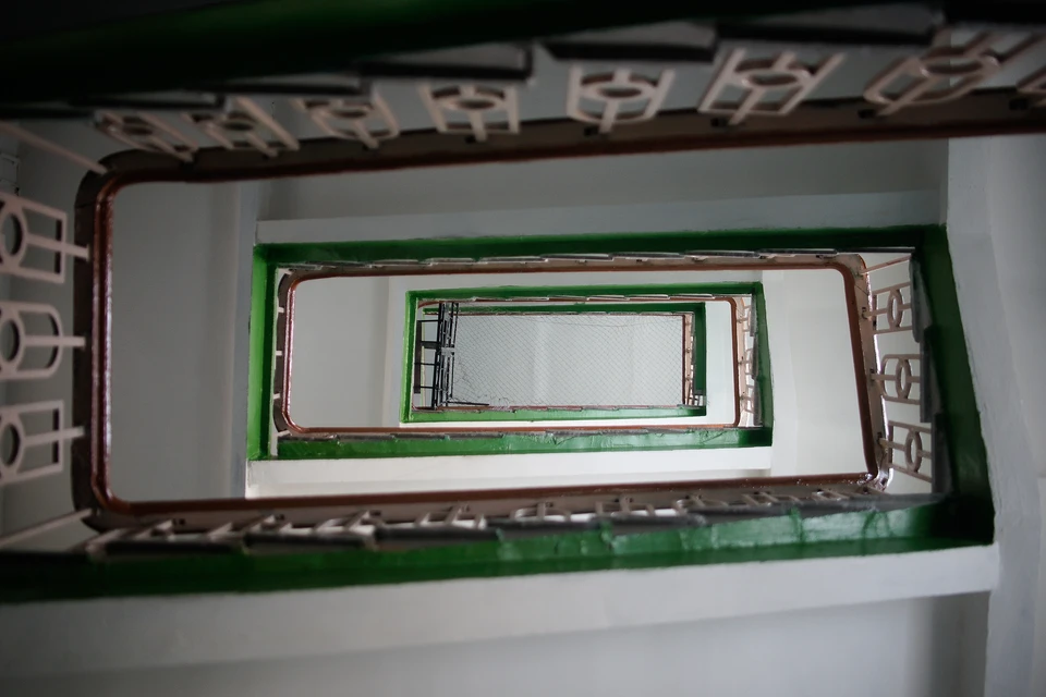 Депутат Колунов: Россиянам грозит штраф за оставленную в подъезде обувь