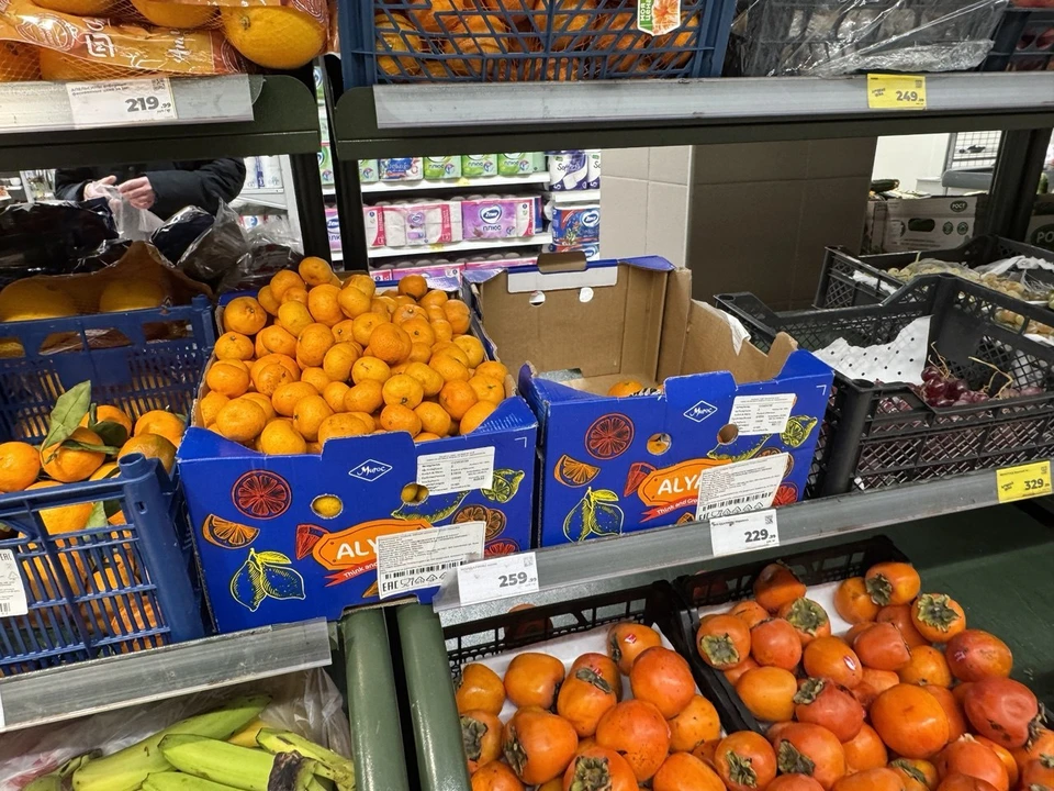 В Тюменской области начали стремительно дешеветь мандарины.