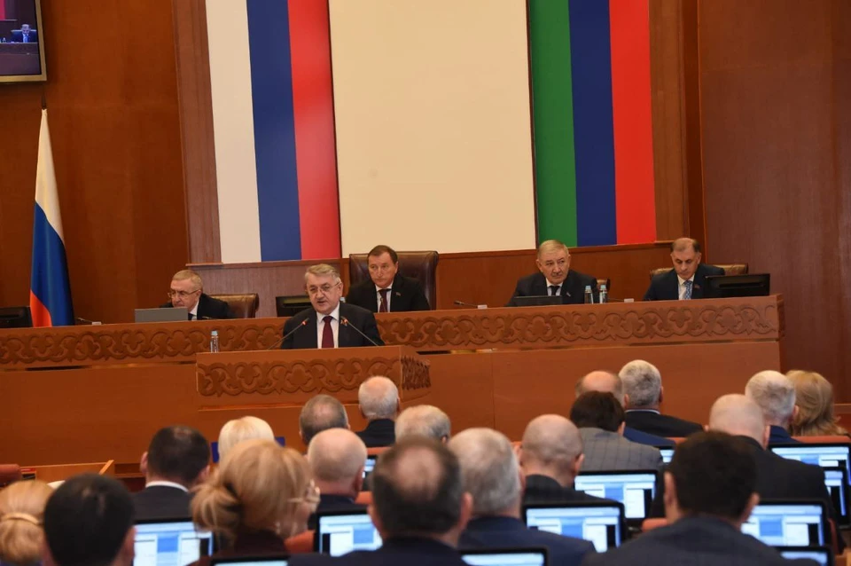 Сына бывшего госсекретаря Дагестана лишили мандата за коррупцию. Фото: Народное собрание Дагестана