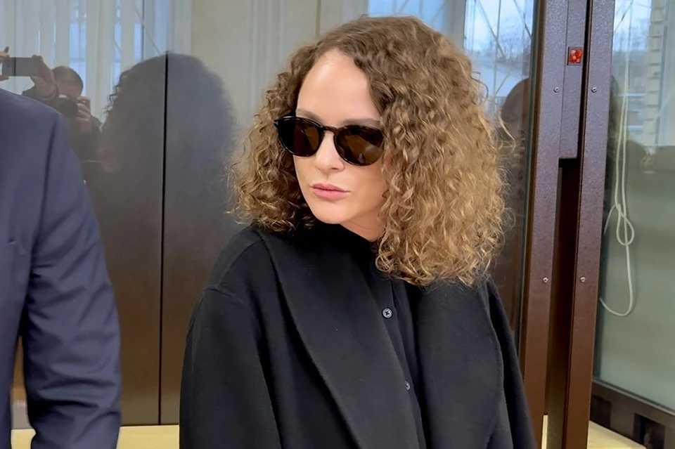 Аглаю Тарасову тайно вывезли из здания суда: В Подмосковье начался процесс над звездой «Холопа-2»