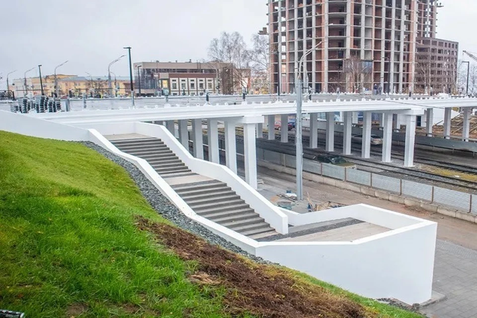 Реконструкция эстакады через ул. К. Маркса скоро завершится. 30 октября 2025 года. Фото: Данил Иванов