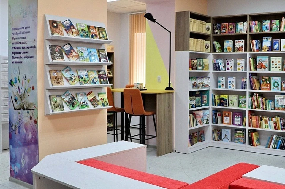В Енакиево открылась первая в ДНР детская модельная библиотека. Фото: ТГ/Макаров