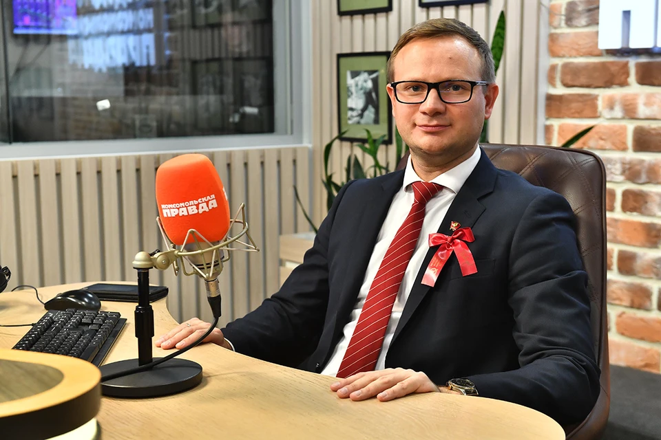 Первый секретарь ЛКСМ России Владимир Исаков