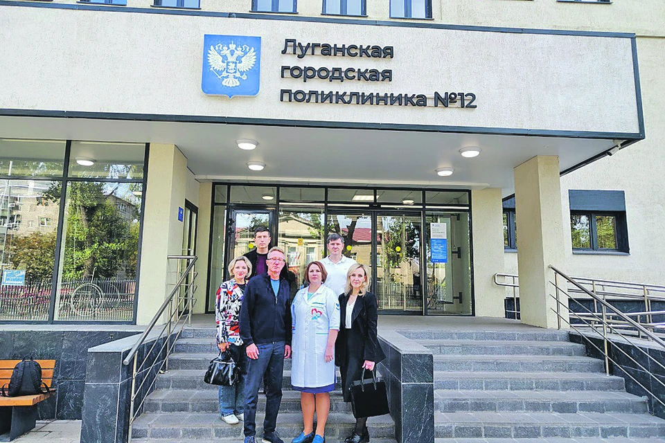 В ЛНР с рабочим визитом побывал заместитель председателя фонда «Защитники Отечества» по медицинскому блоку Сергей Вылегжанин и начальник управления по медицинской поддержке фонда Александр Григорьев. Фонд «Защитники Отечества»